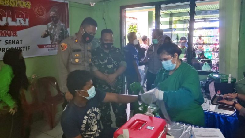 Polsek Medan Timur Bersama Koramil Gelar Vaksinasi Covid 19