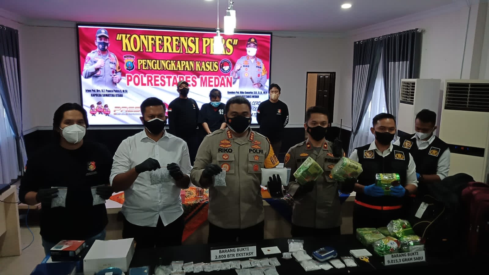 Kapolrestabes Medan Didampingi Kapolsek Medan Helvetia Paparkan Kasus Narkotika