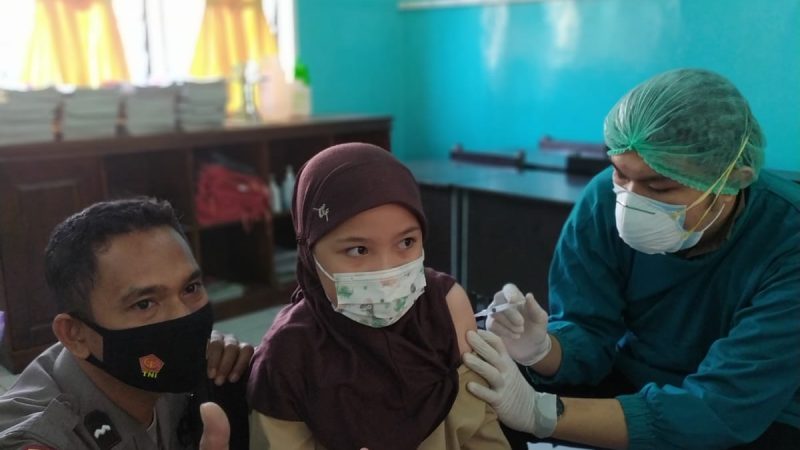 Polsek Medan Helvetia Gelar Vaksin Anak Bangsa di Yayasan Ikal Bulog