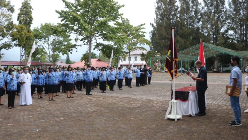Wakil Bupati Samosir Melantik dan Mengambil Sumpah Janji 213 Kepsek Dilingkungan Pemkab