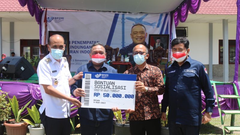 Wakil Bupati Samosir Buka Sosialisasi Penempatan dan Pelindungan Pekerja Migran Indonesia di SMK N 1 Simanindo