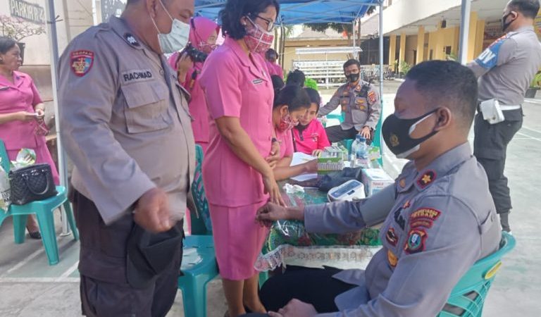 Bhayangkari Polsek Medan Timur Melakukan Gelar Pasar Murah