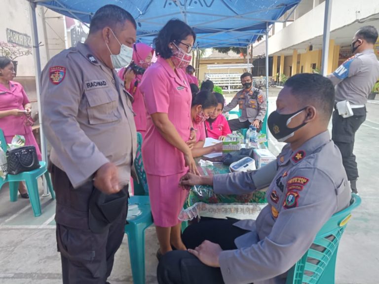 Bhayangkari Polsek Medan Timur Melakukan Gelar Pasar Murah