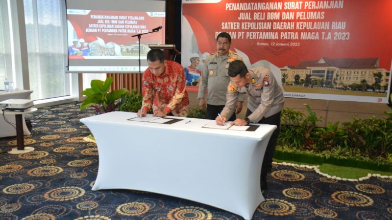 PENANDATANGANAN SURAT PERJANJIAN JUAL BELI BBM DAN PELUMAS SATKER KEPOLISIAN DAERAH KEPULAUAN RIAU DENGAN PT.PERTAMINA PATRA NIAGA T.A 2023