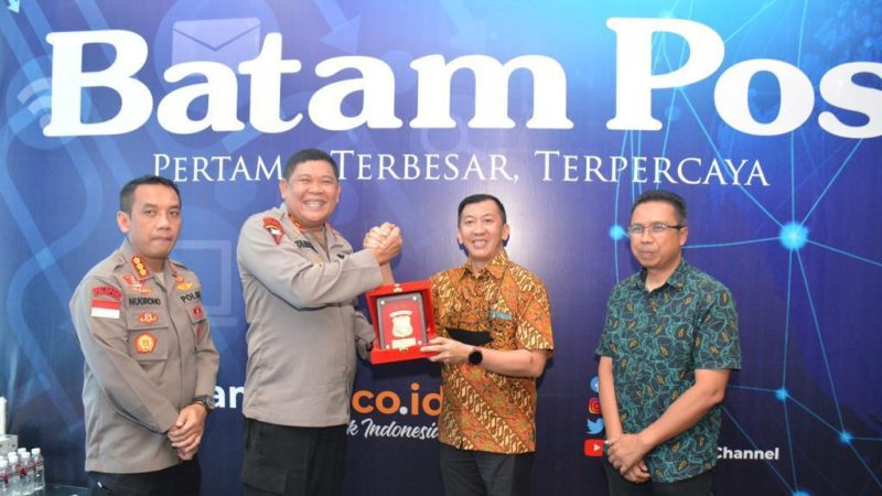 KAPOLDA KEPRI VISIT KE BEBERAPA MEDIA DI KOTA BATAM