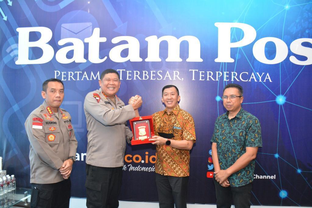 KAPOLDA KEPRI VISIT KE BEBERAPA MEDIA DI KOTA BATAM