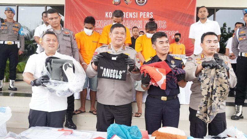 AMANKAN 1.200 KARUNG PAKAIAN BEKAS DAN CAMPURAN BARANG BEKAS LAINNYA, KAPOLDA KEPRI GELAR KONFERENSI PERS