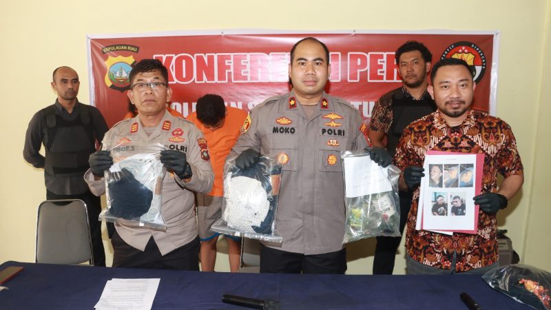 Konferensi Pers Kapolda Kepri Bersama FKPD, Toga, Tomas Kota Batam Dalam Rangka Penegakan Hukum Di Simpang Dam, Kampung Aceh Kota Batam