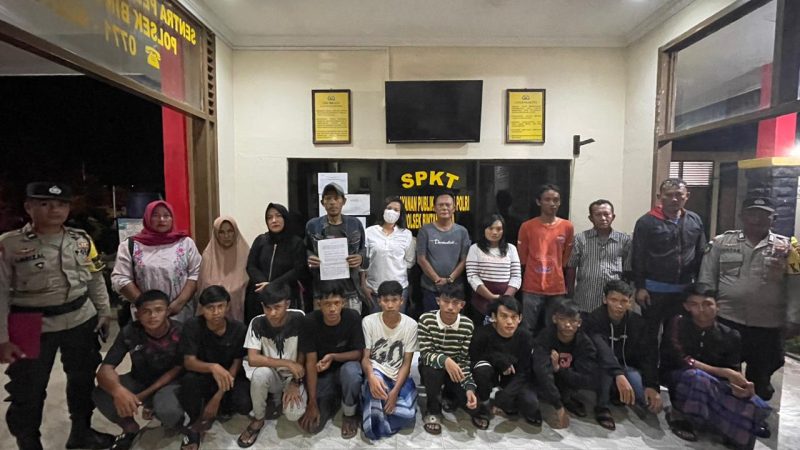 Polsek Bintan Utara Berikan Sanksi Positif Kepada Remaja Yang Melakukan Perang Sarung Di Bintan Yang Viral Di Medsos