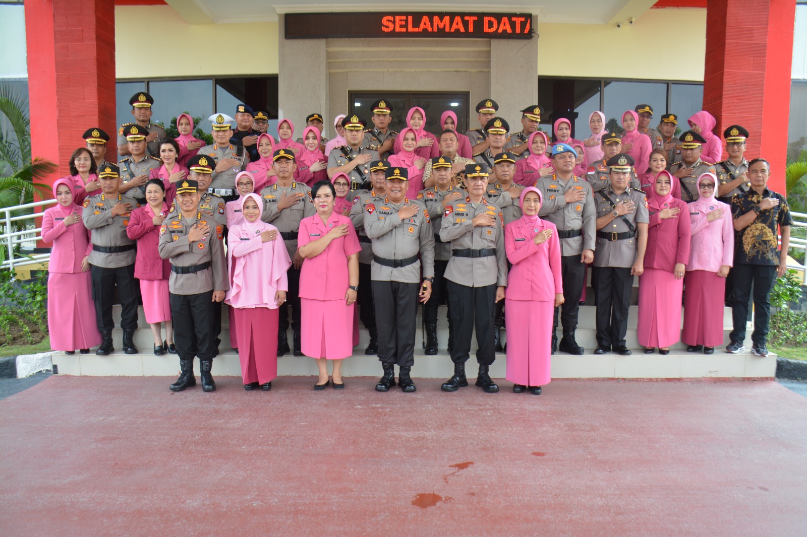 KAPOLDA KEPRI PIMPIN SERTIJAB DIRRESKRIMUM, DIRRESNARKOBA, DIRPAMOBVIT, KABID HUMAS, KA SPN, DAN KAPOLRES KEP. ANAMBAS POLDA KEPRI