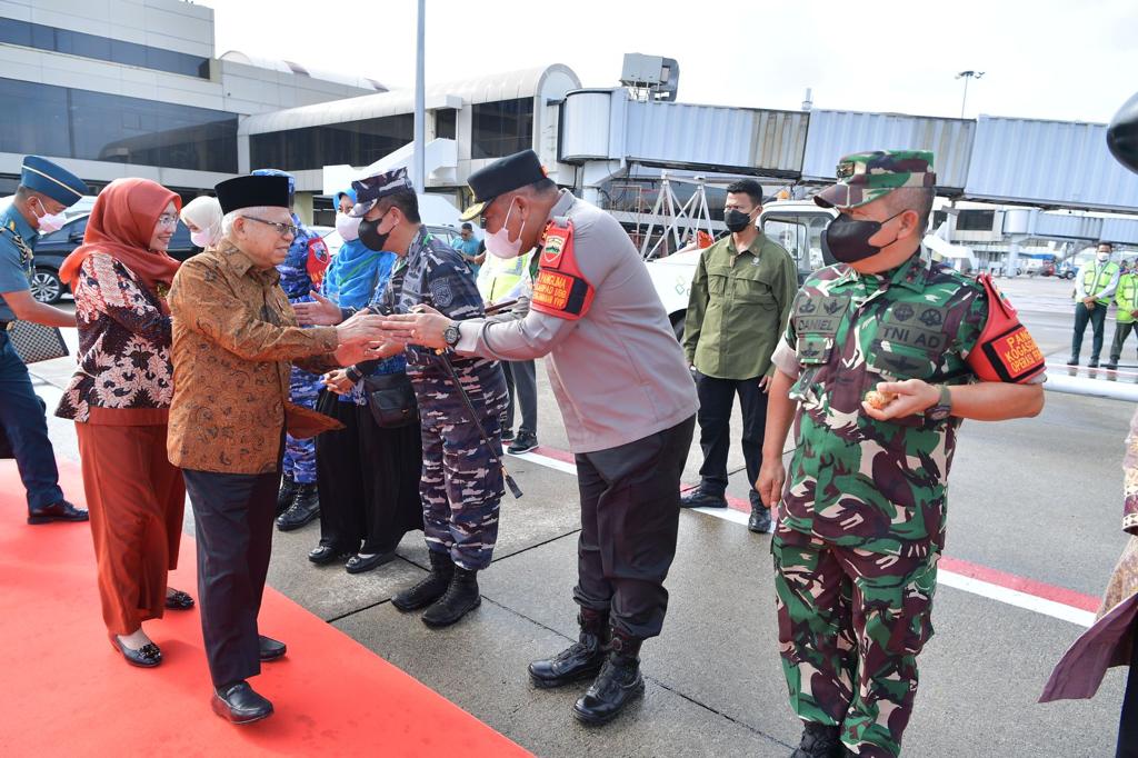 KAPOLDA KEPRI SAMBUT KEDATANGAN BAPAK WAKIL PRESIDEN RI DI PROVINSI KEPULAUAN RIAU