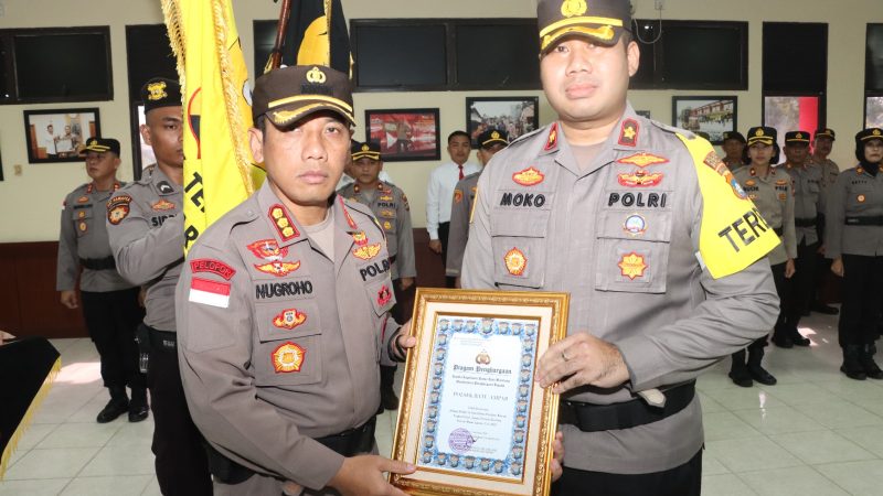 Pemberian Penghargaan Kepada Polsek Terbaik Jajaran Polresta Barelang