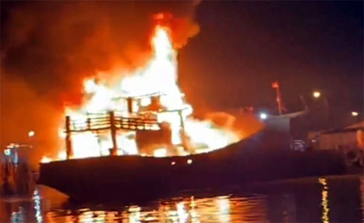 Diduga Korsleting Listrik Kapal Ikan Terbakar di Belawan
