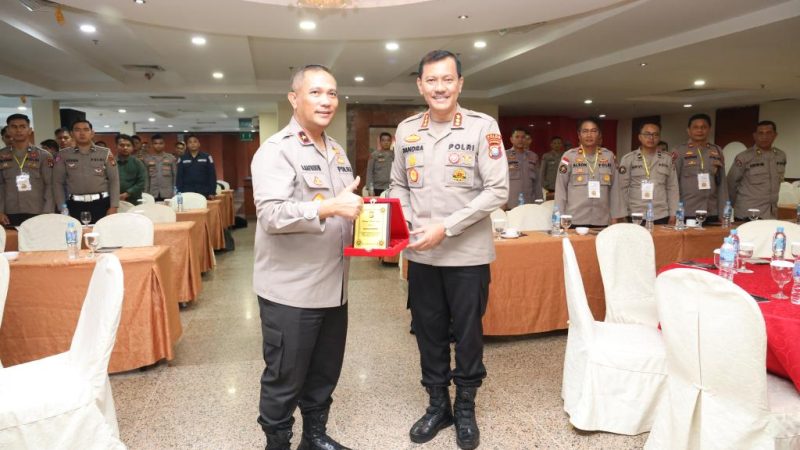WAKAPOLDA KEPRI BERIKAN MOTIVASI KEPADA PARA PERSONEL HUMAS