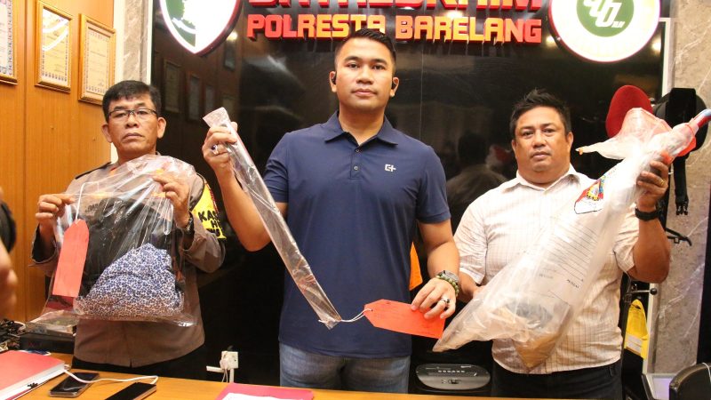 Kasat Reskrim Polresta Barelang Gelar Konferensi Pers Ungkap Pelaku Pembunuhan Berencana