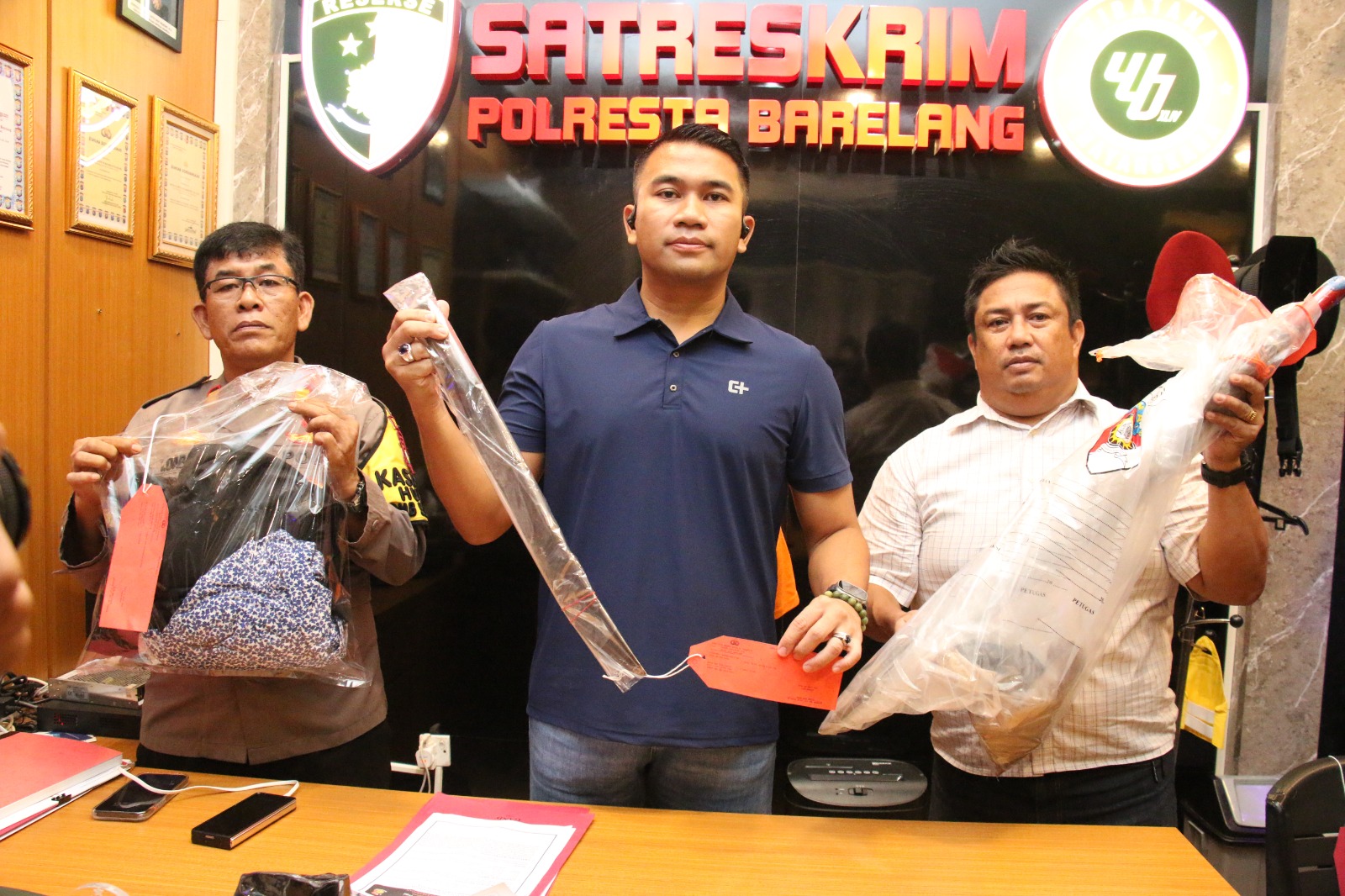 Kasat Reskrim Polresta Barelang Gelar Konferensi Pers Ungkap Pelaku Pembunuhan Berencana