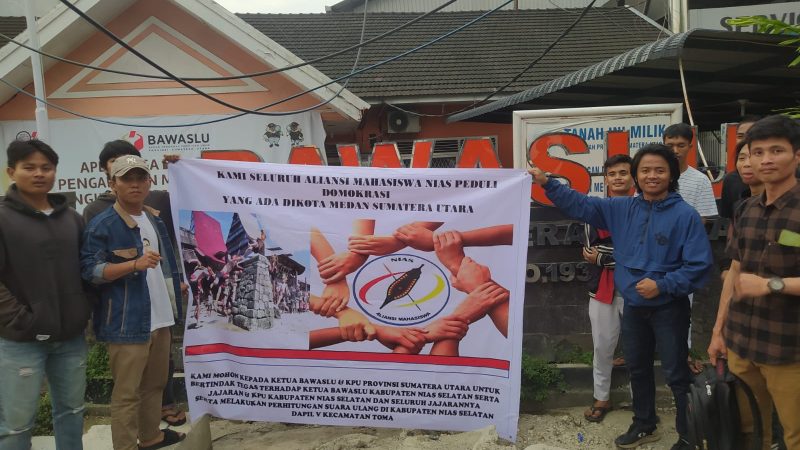 Protes Adanya Penggelembungan Suara, Aliansi Mahasiswa Nias Peduli Demokrasi Datangi Bawaslu Sumut