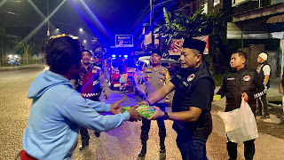 Polres Pelabuhan Belawan Bagikan Makanan Sahur Gratis