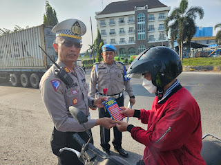Satlantas Polres Pelabuhan Belawan Berikan Himbauan Gunakan Helm SNI