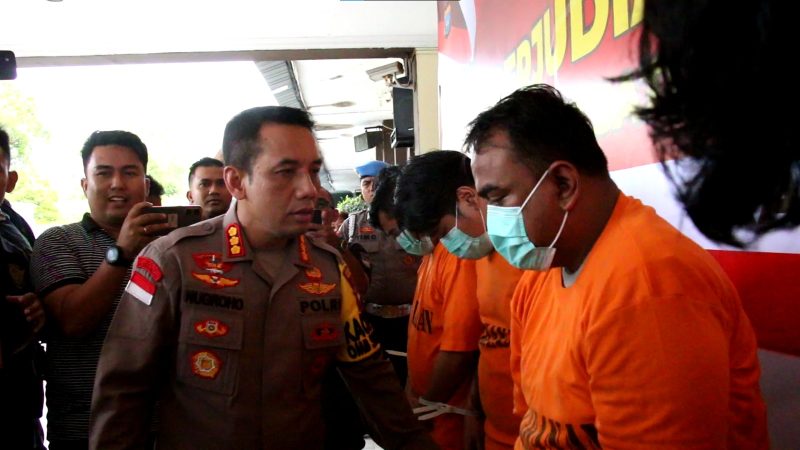 Kapolresta Barelang Gelar Konferensi Pers Ungkap Tersangka Kasus Perjudian Jenis Judi Online Yang Servernya berada di Negara Kamboja