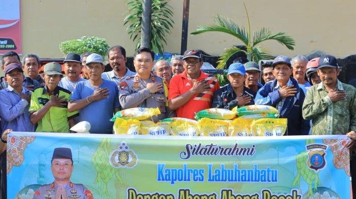 Kapolres Labuhan Batu Berbagi Sembako Dengan Abang Becak