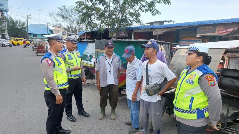 Satlantas Polres Pelabuhan Belawan Sosialisasi Keselamatan Berlalu Lintas Kepada Pengemudi Betor