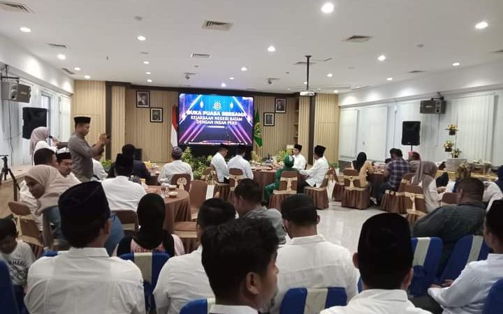 Kejari Batam Bukber Bareng Awak Media