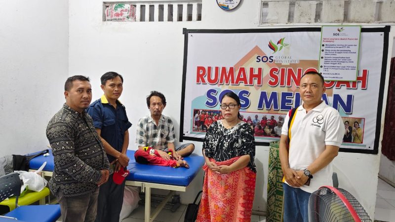 KOMAZE Kota Medan Berbagi Kasih Terhadap Penderita Kanker Asal Kabupaten Nias Utara