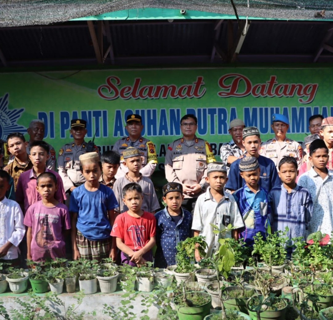 Kapolres Labuhan Batu Kunjungi Sembari Bagikan Bingkisan di Panti Asuhan dan Pondok Pesantren