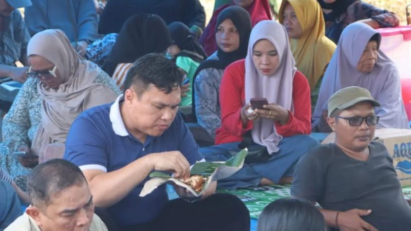 Kapolres Labuhan Batu Akrab Makan Siang Bersama Dengan Warga Penolak PT PPSP