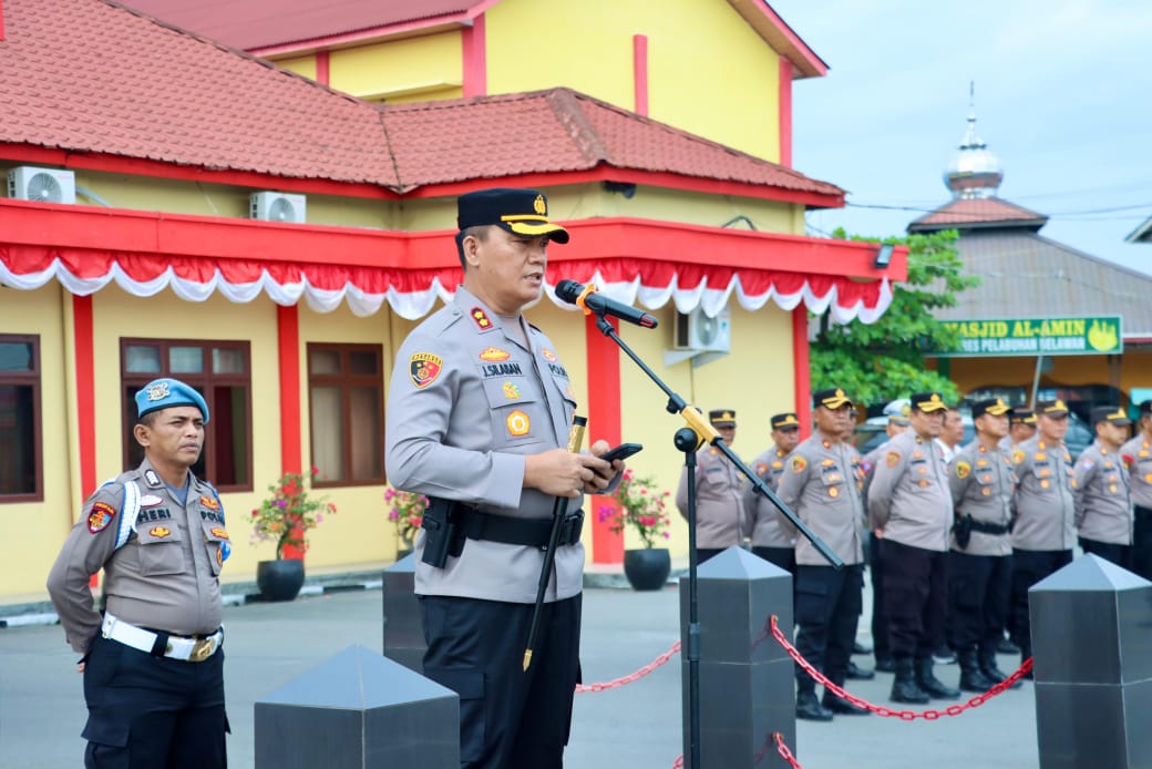 Kapolres Pelabuhan Belawan Pimpin Pemeriksaan Senjata dan Tes Urine Dadakan