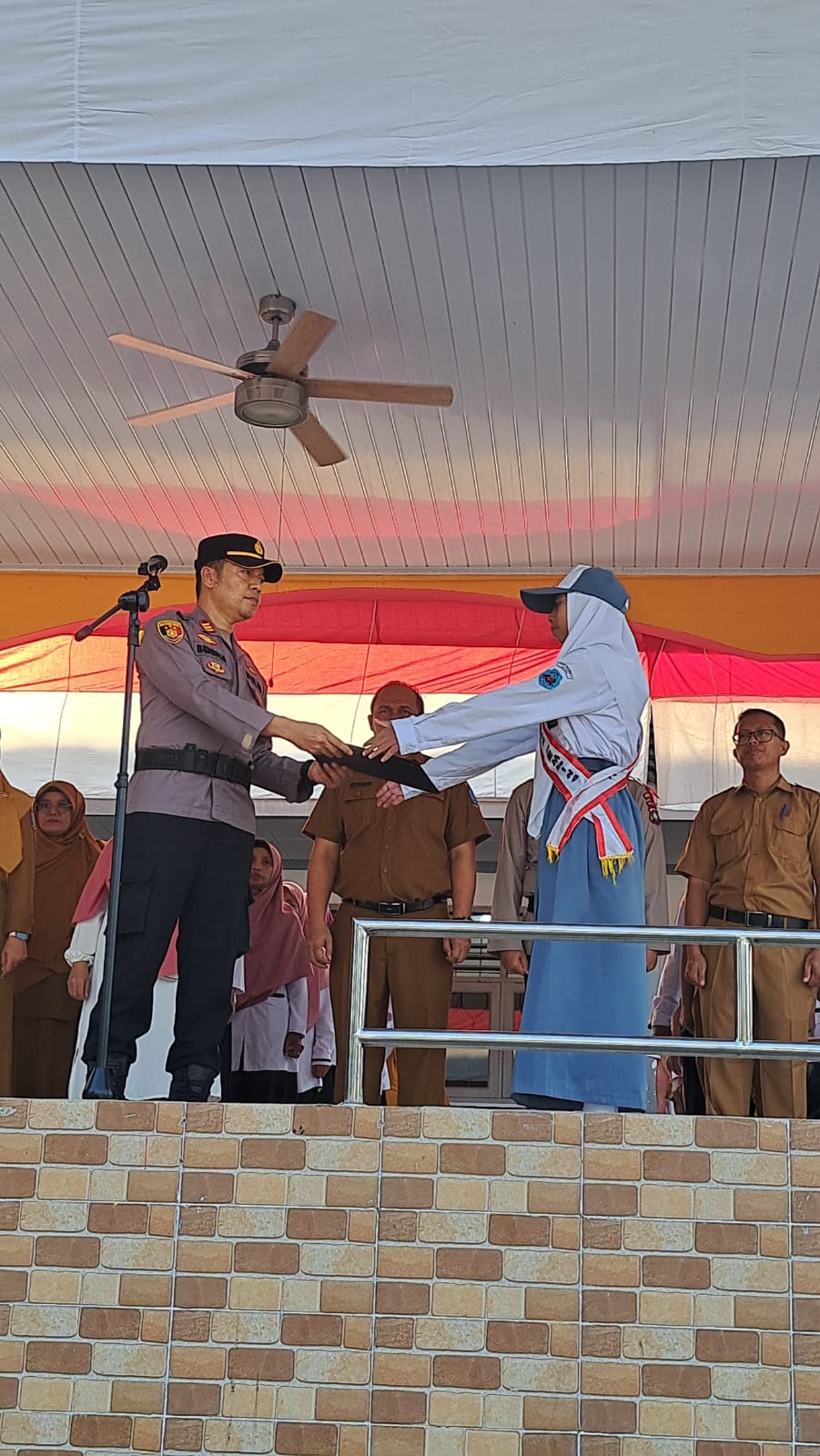 Cegah Kenakalan Remaja Kapolsek Batu Aji Beri Sosialisasi ke Sekolah SMK Negeri 1 Kec. Batu Aji