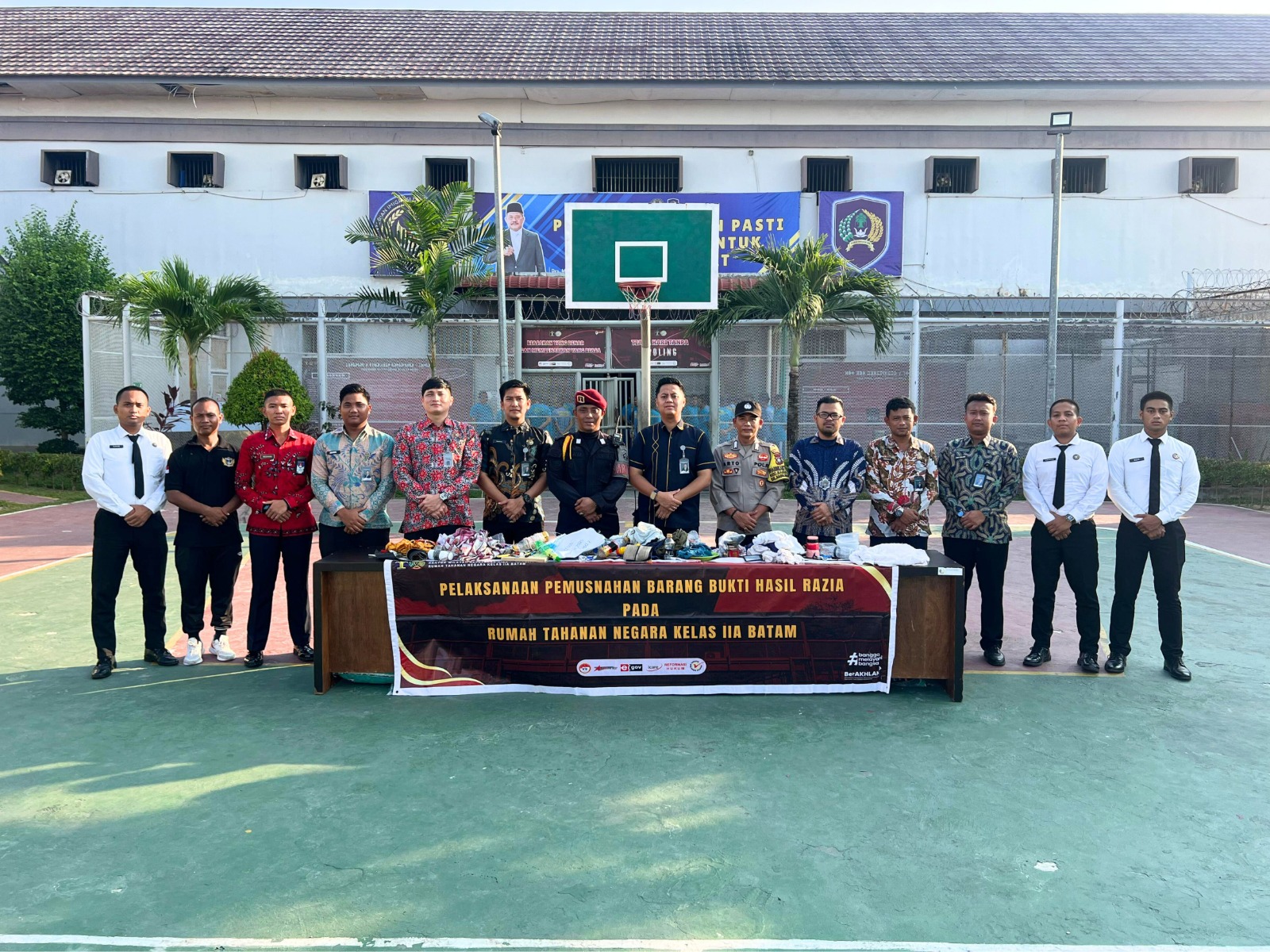 Rutan Batam Musnahkan Barang Bukti Hasil Razia