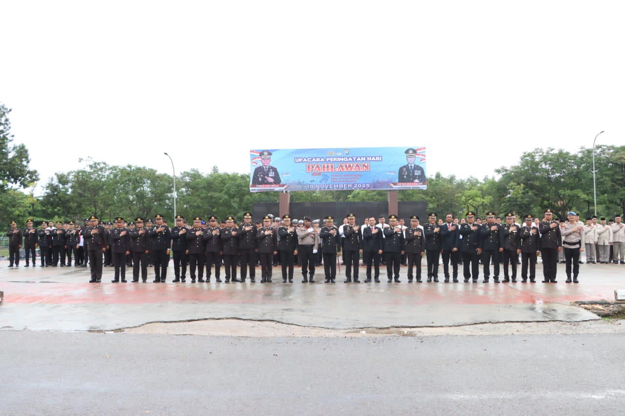 Polresta Barelang Gelar Upacara Hari Pahlawan