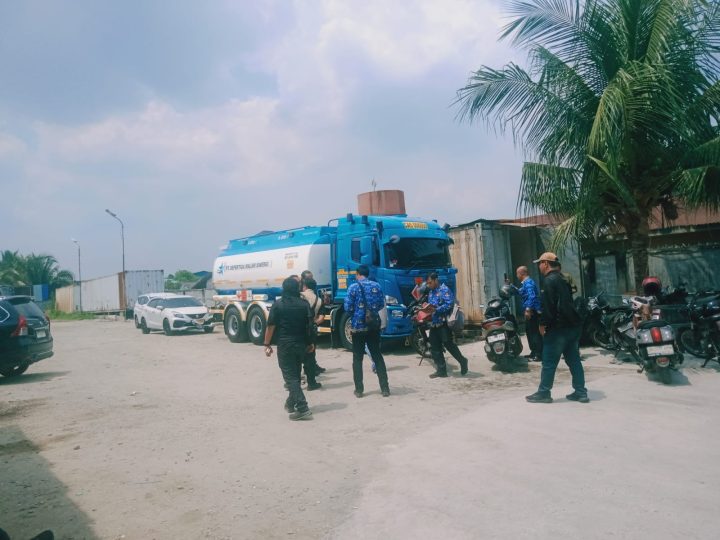 Aparat Gabungan Grebek Tempat Penampungan BBM Bersubsidi di Marelan